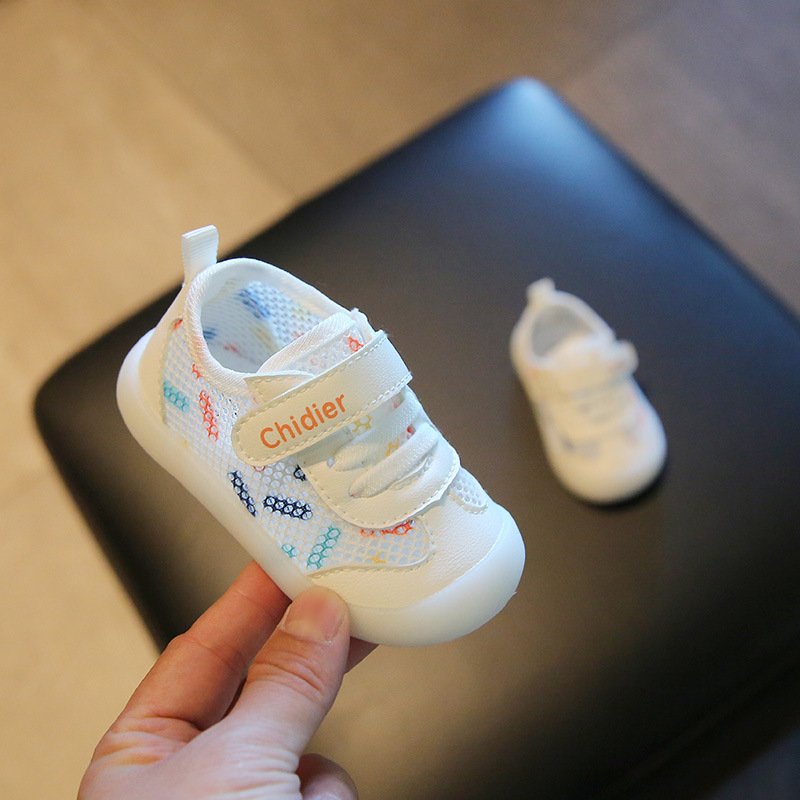 2024 nuevos zapatos para bebés primavera y otoño zapatos para niños pequeños de suela suave 1 1 1 2 años zapatos para niños y niñas zapatos blancos de malla hombres