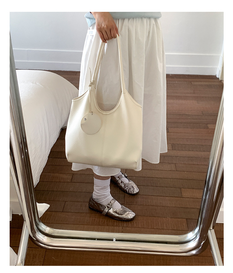 Large-capacity bag for women's summer, 2025 new style fashionable retro shoulder bag, textured tote bag for class and commuting undefined