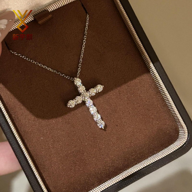 Classic Flashing Cross Zircon Necklace for Women, European and American Fashion, Unique Design Clavicle Chain, Hip-Hop Style Choker