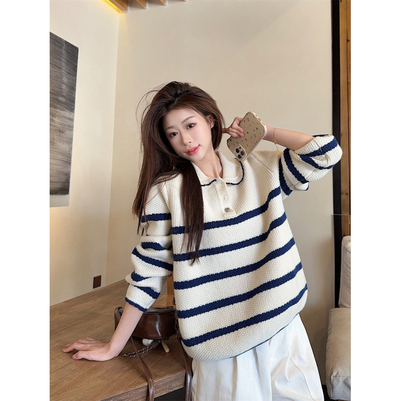 Real shot real price slightly sweet Madrid lace small silver button striped sweater