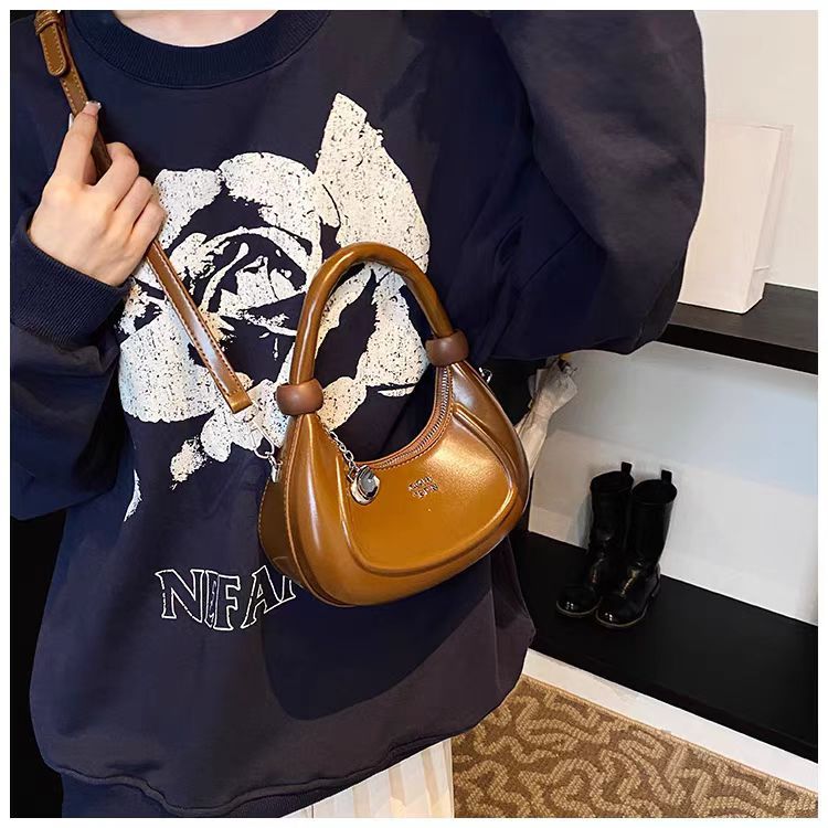 Women's Retro Saddle Crossbody Bag Designer Versatile Shoulder Bag_voghion.com