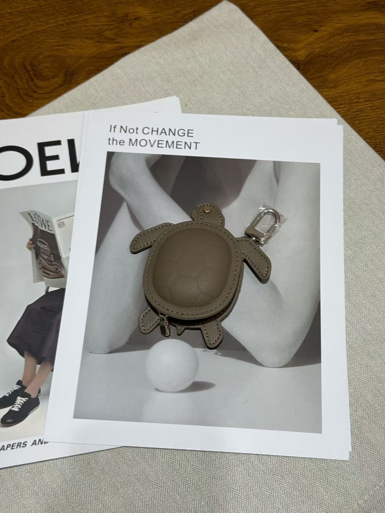 카키색 선물 상자