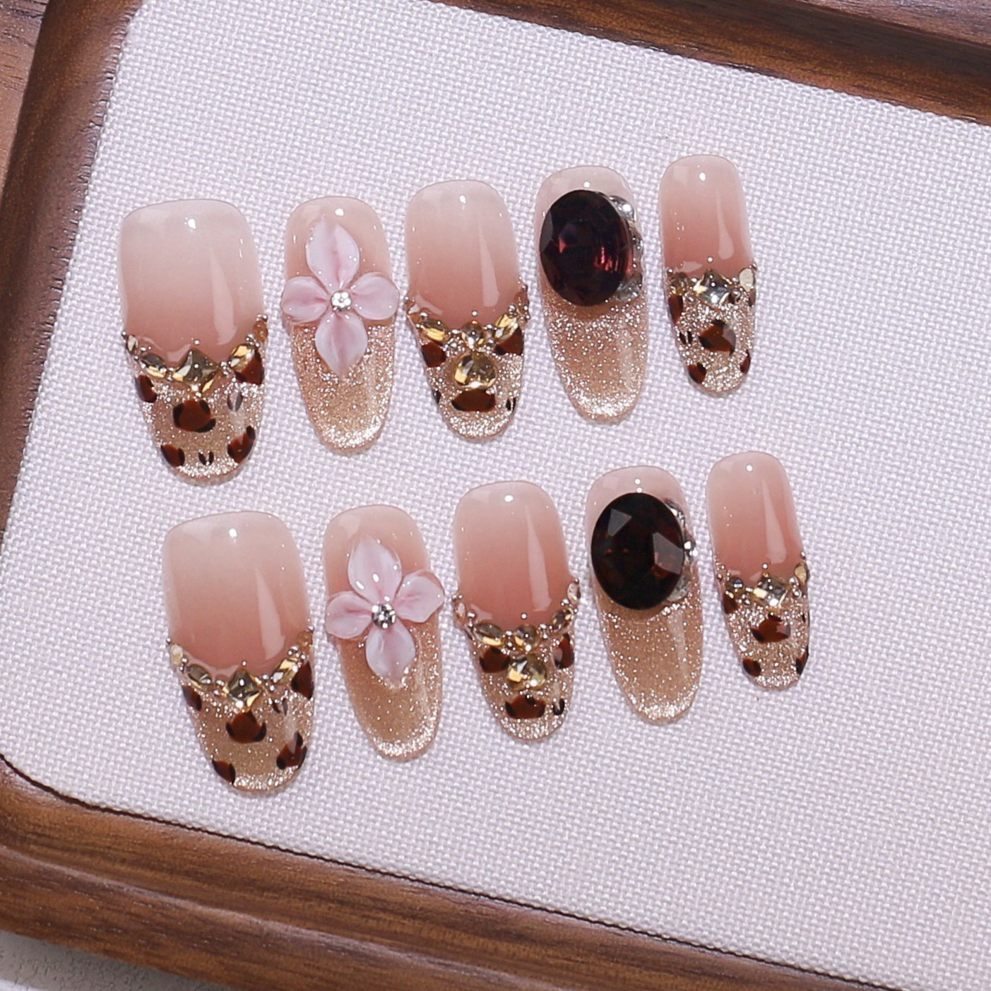 [Colección de manicuras talladas] comercio exterior transfronterizo exclusivamente para usar a mano puro parche de uñas falsas de almendras de estilo europeo y americano