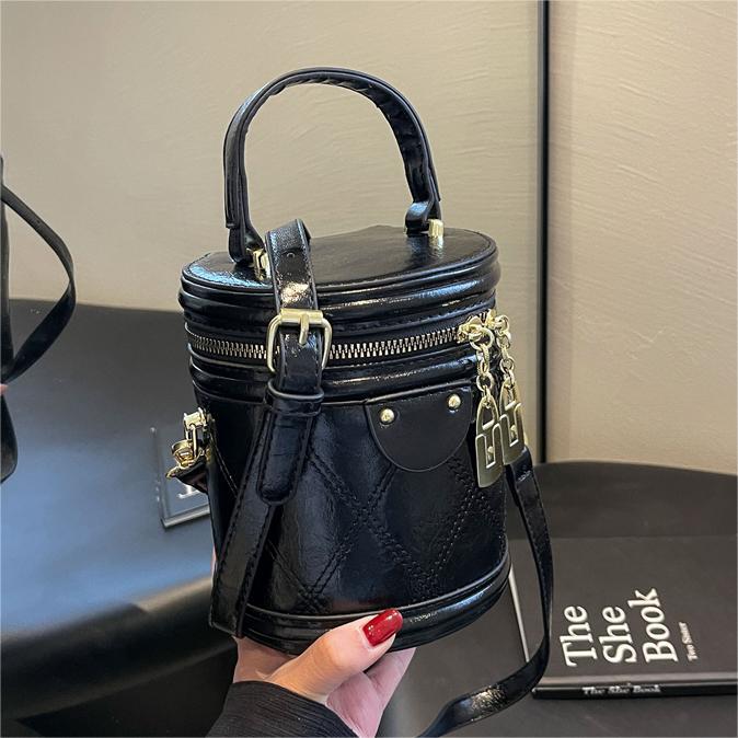 Bolso simple popular de este año para mujer 2024 Nuevo estilo occidental bolsa de mensajero de alta calidad bolsa de cubo de moda versátil