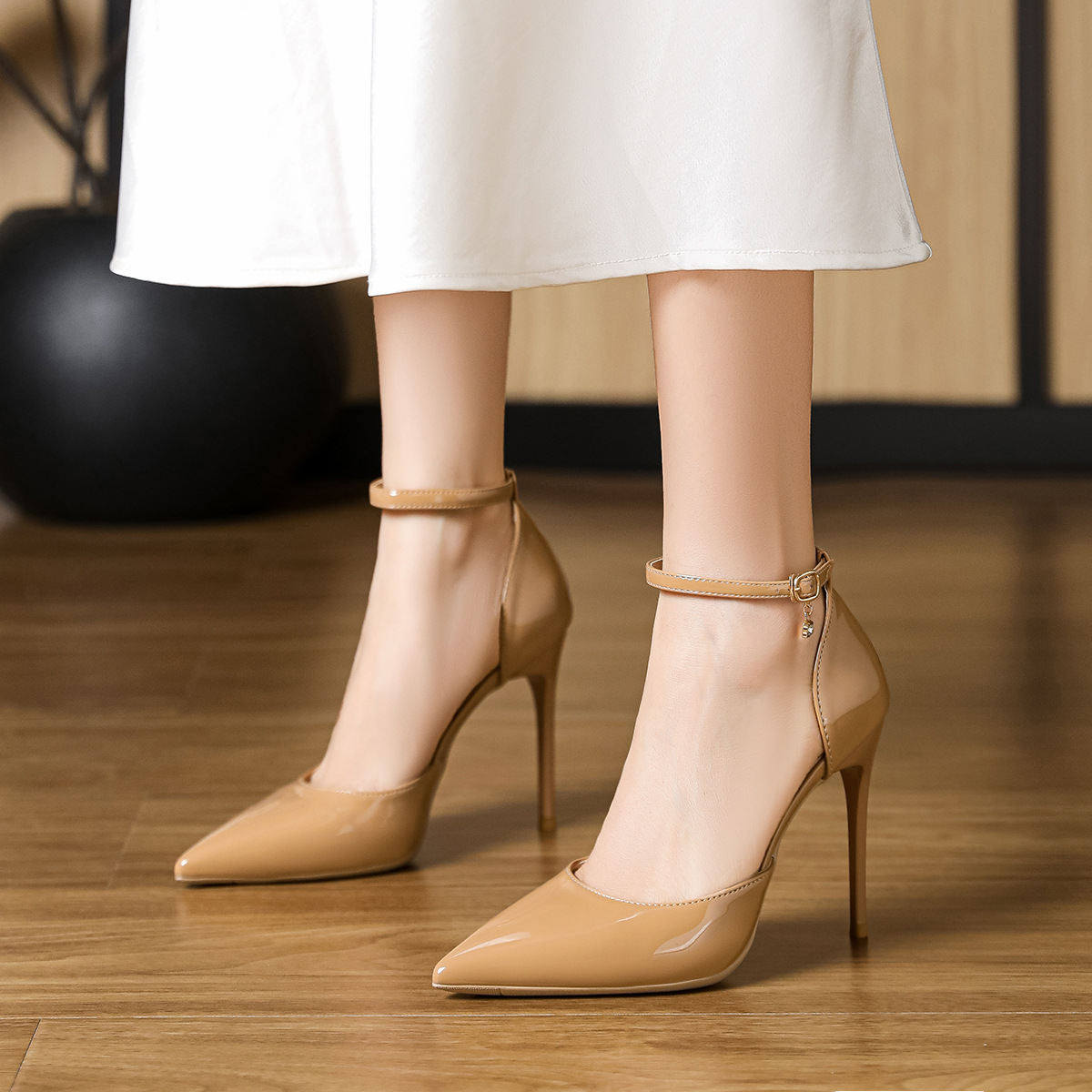 Small Size 313233 Patent Leather Pointed Toe Hollow High Heels New Style Pure Color Flats Work Clothing Elegant Large Size 4143