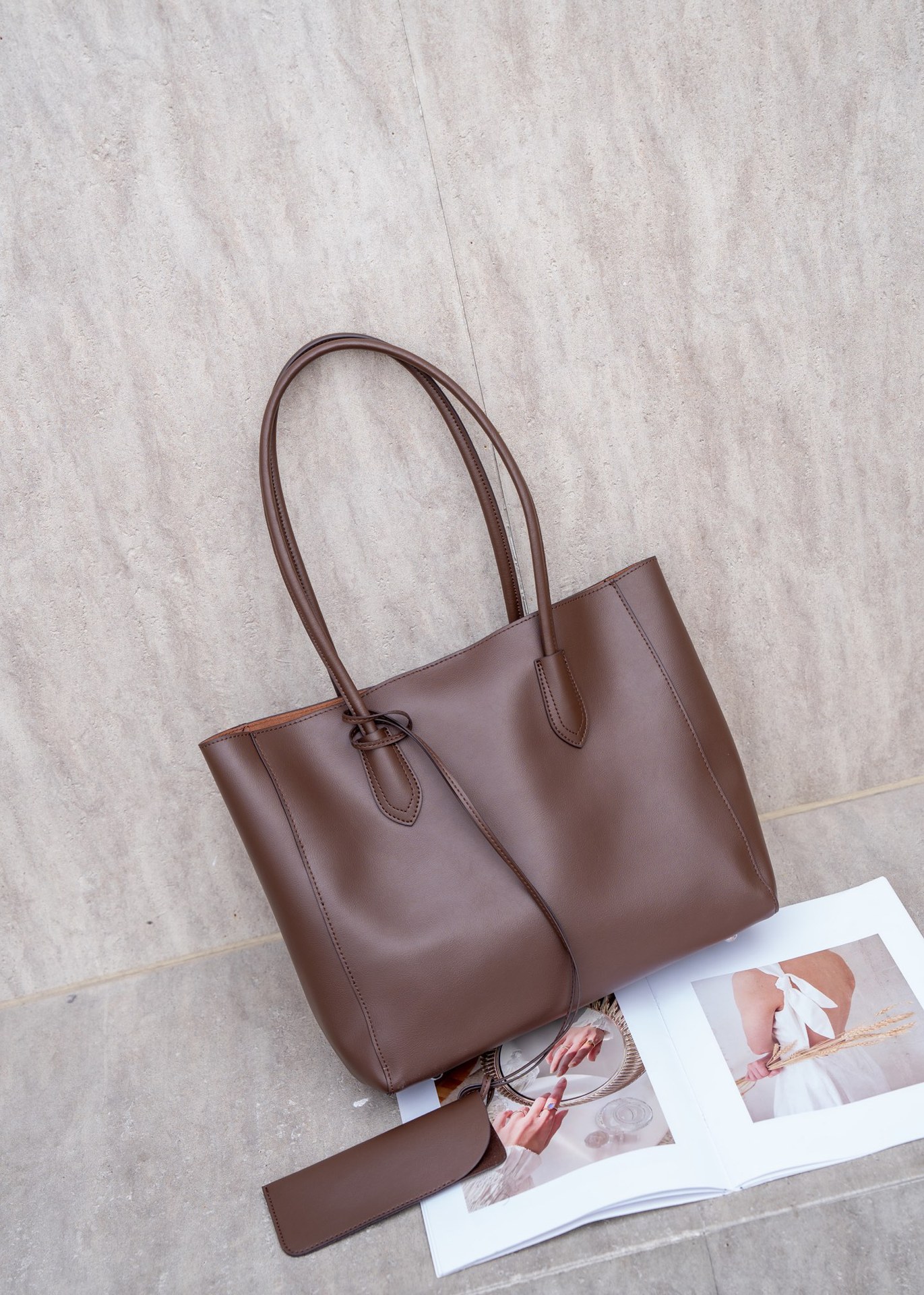 Bolsa de gran capacidad de textura de alta calidad para mujer 2025 nuevo otoño e invierno retro bolso de hombro para mujer