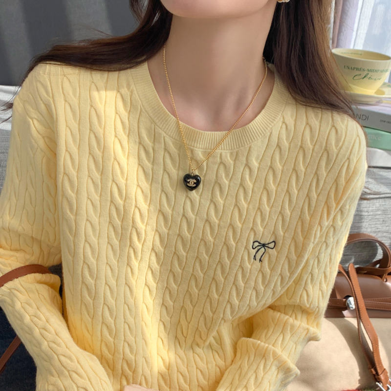 Yellow Low Round Neck Knitted Sweater for Women in Autum 2025 New Style Small Fragrant Top Embroidered Long-Sleeved Bottoming Shirt