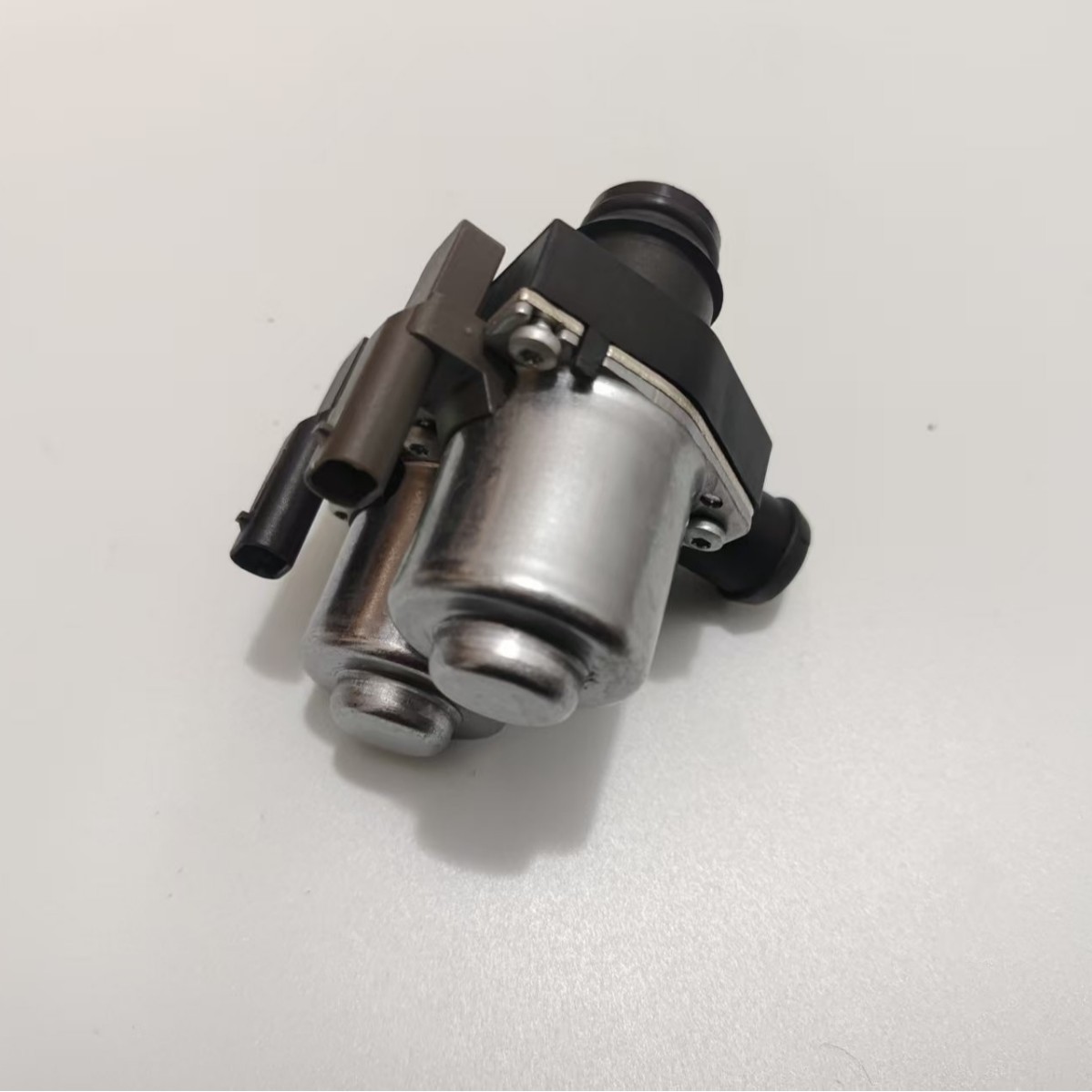 A0009820617/000 982 06 17 Suitable for Mercedes-Benz W222 S450 S500 Heater Water Valve
