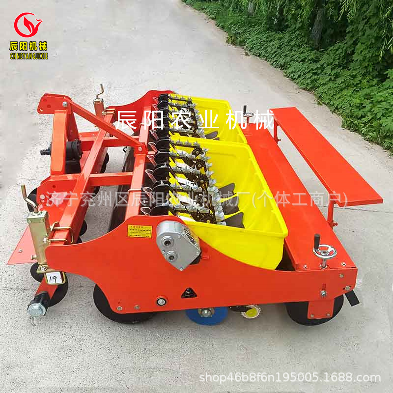 拖拉机带动10行大蒜精播机 绞龙平土精播覆土镇压一体机