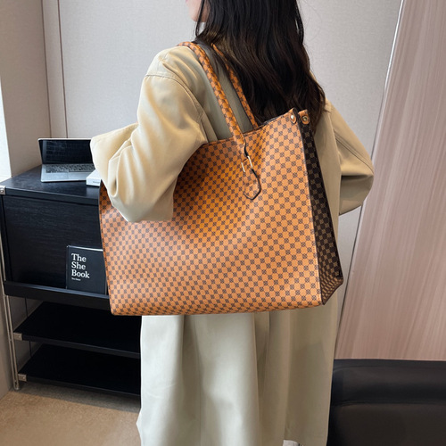 Women's Bags  New Fashionable Large Capacity Shoulder Handbag Handbag Commuting Ladies Retro Tote Bag