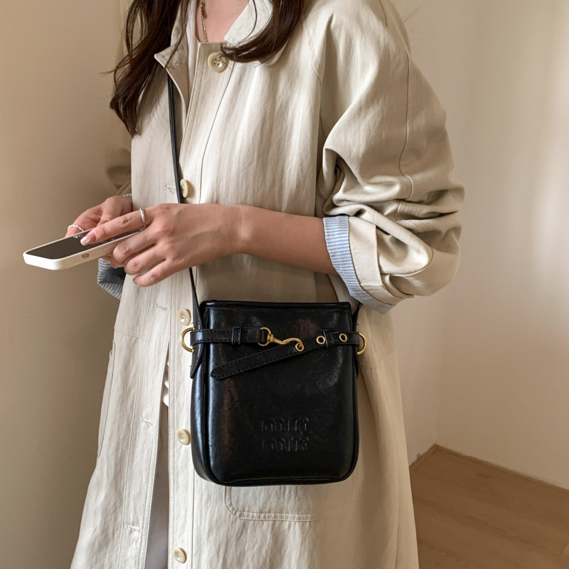 Texturas transfronterizas retro bolso cuadrado para mujeres otoño y invierno 2025 nuevo estilo simple temperamento mochila de hombro para viajes versátil mochila