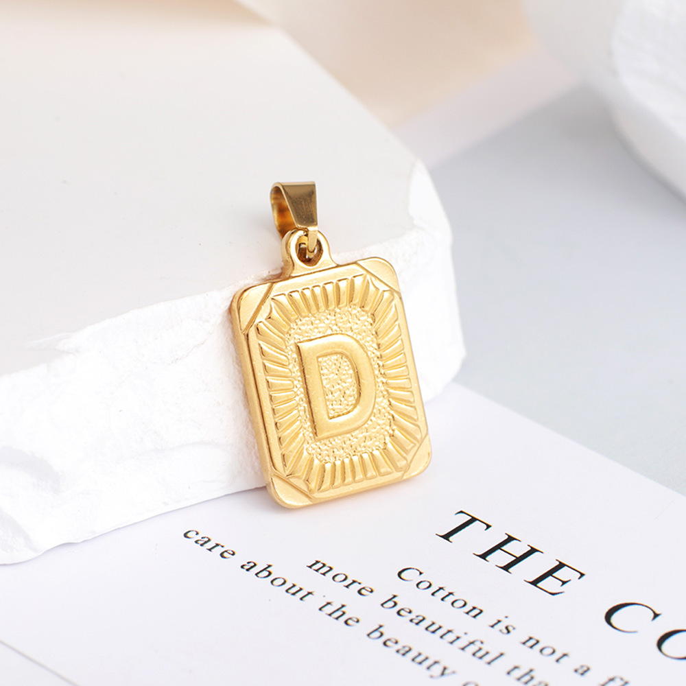 Colgante de acero inoxidable de moda europea y americana, 26 letras mayúsculas del alfabeto inglés, etiqueta de acero titanio galvanizado, colgante para joyería DIY