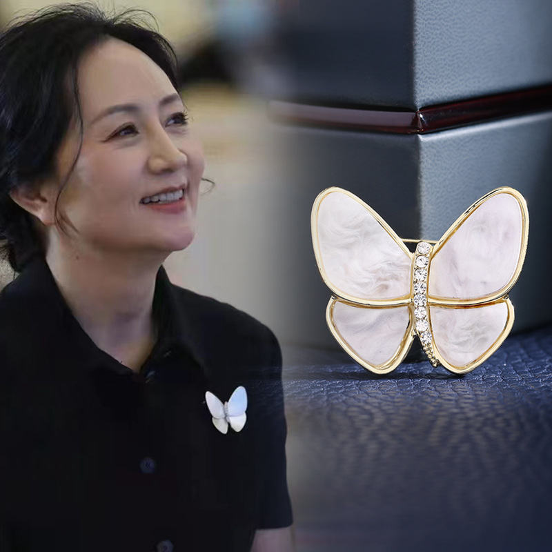 Broken Cocoon Butterfly high-end female temperament corsage pin accessories South Korea butterfly brooch evening boat long princess same style collar pin