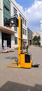 Non-standard electric oil barrel loading and unloading, turning, pouring, with scales, hand-pushing, pneumatic handling, explosion-proof stainless steel car manufacturers