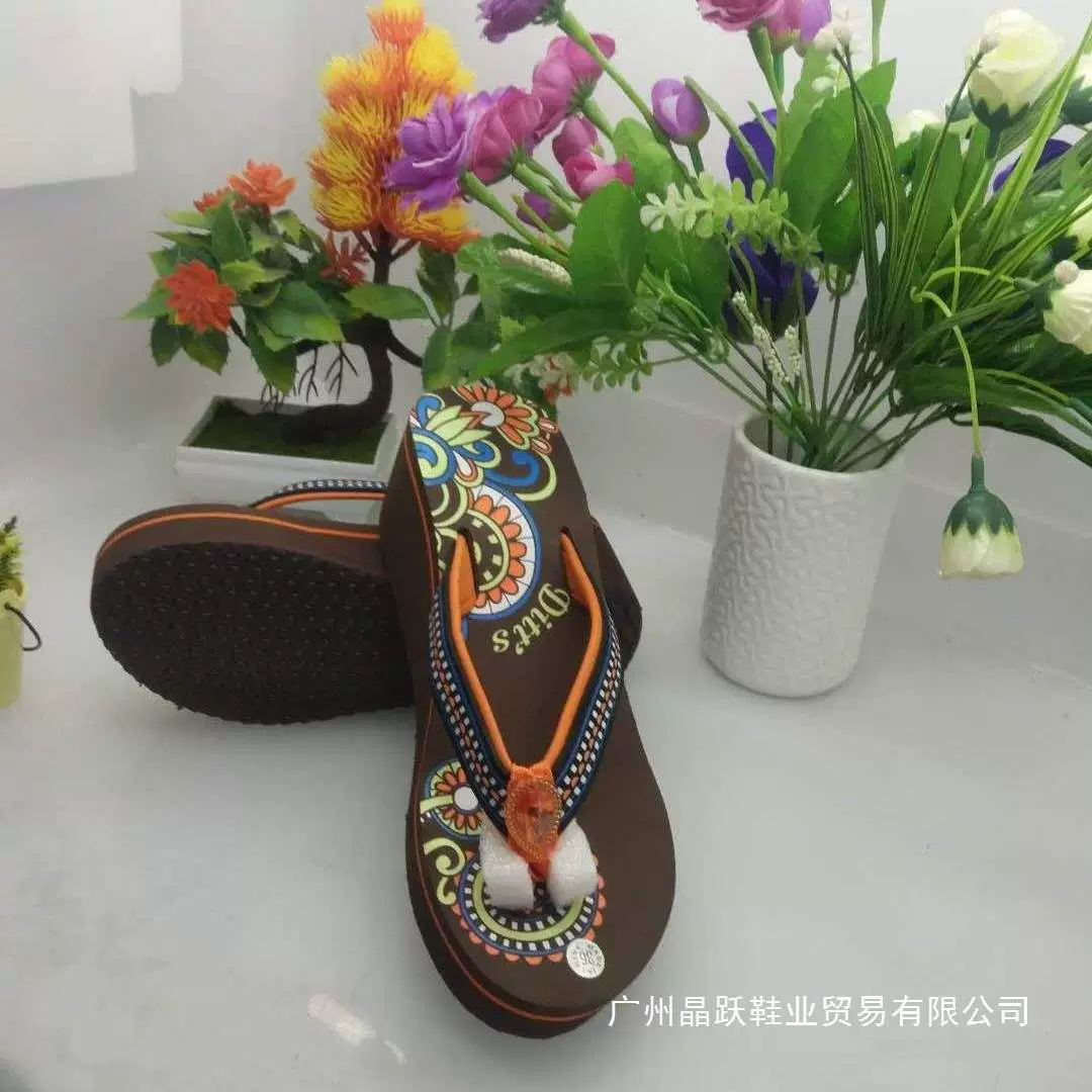 Женские сандалии, новые женские шлепанцы, женские модные летние вьетнамские шлепанцы на танкетке, нескользящие пляжные шлепанцы, женские сандалии