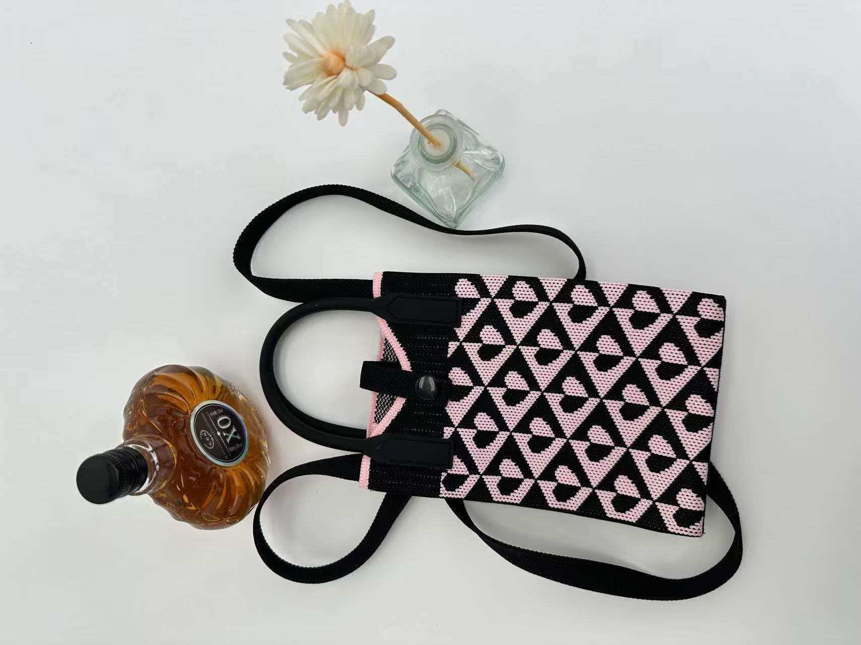 Cartoon Graphic Knit Compact Phone Crossbody Bag 42