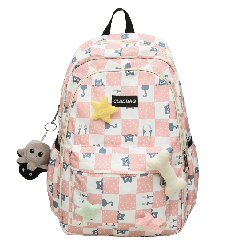 Los nuevos estudiantes de secundaria son ligeros y llevan la versión coreana de la mochila de hombro femenino. los estudiantes del campus de gran capacidad tienen mochilas de moda.