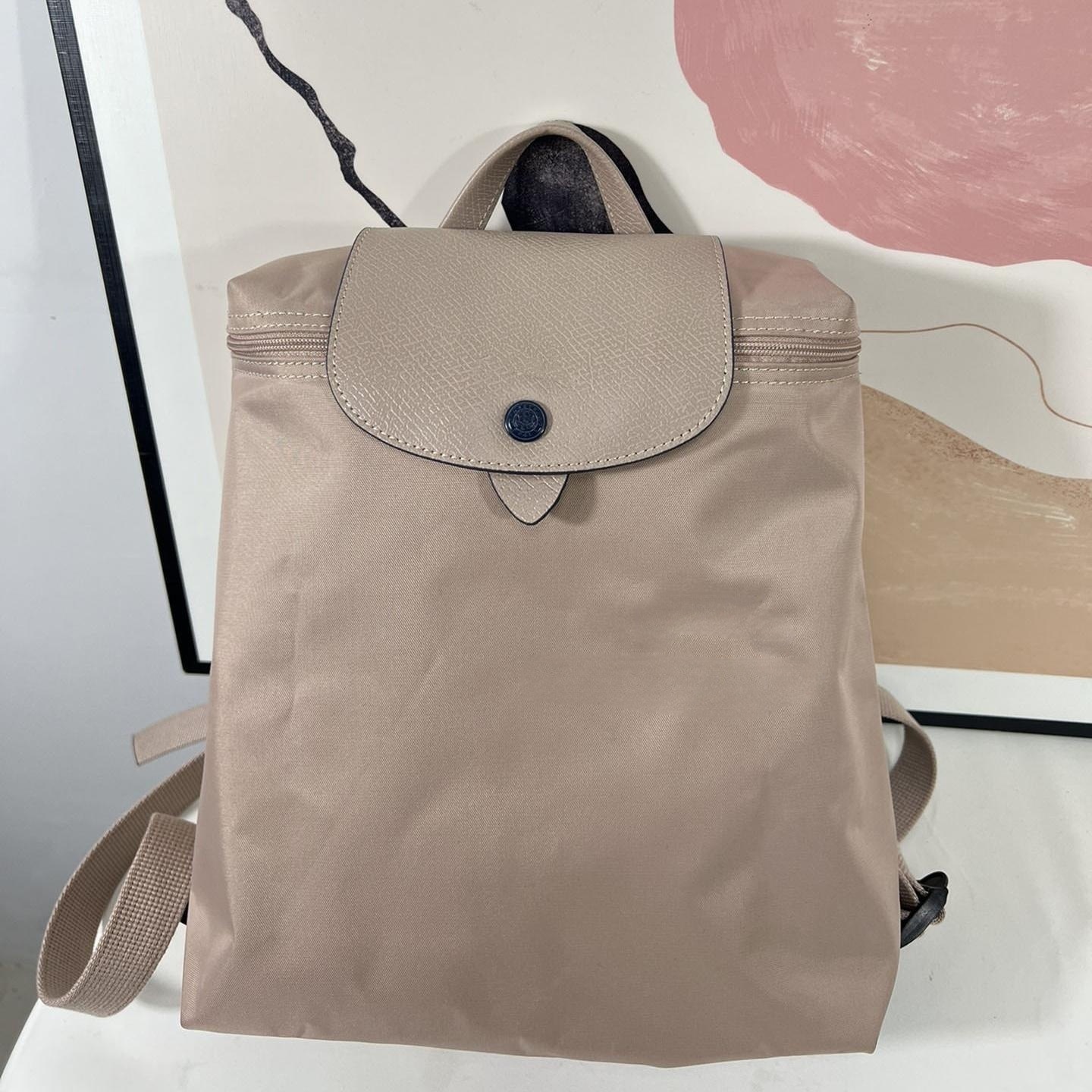 Shoulders hawthorn white