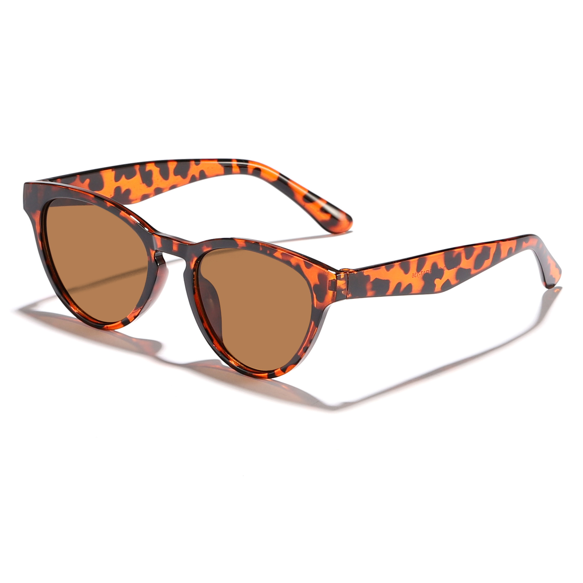 Nuevo estilo transfronterizo al por mayor ojo de gato gafas de sol para exteriores celebridades de Internet para mujeres con el mismo estilo de fotografía callejera personalizada con gafas de sol esenciales