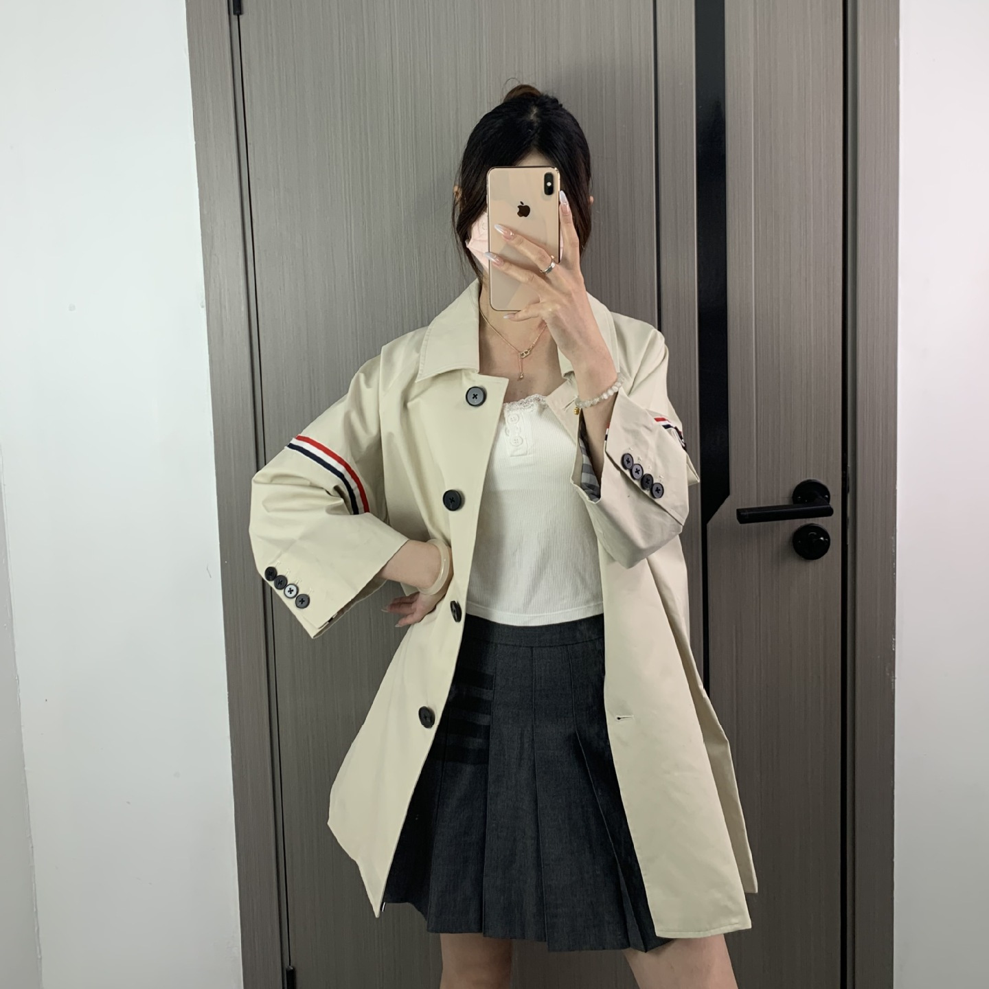 High-Quality New Spring and Autumn Style Women's Mid-Length Short-Sleeve Trench Coat with Double Arm Patches and Lapel Collar