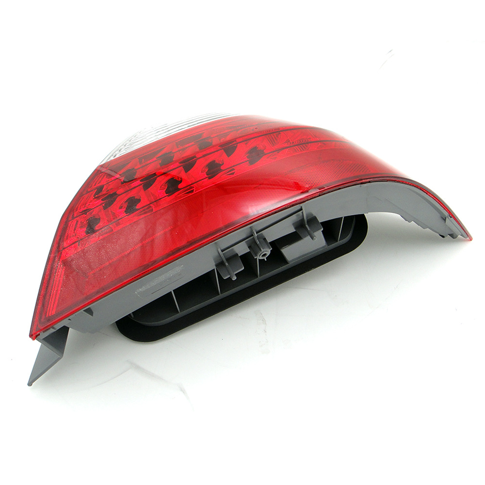 Suitable for 2006-2007 Model 7.5Th Generation Accord Sedan Rear Tail Light Semi-Assembly Brake Light Turn Signal Light