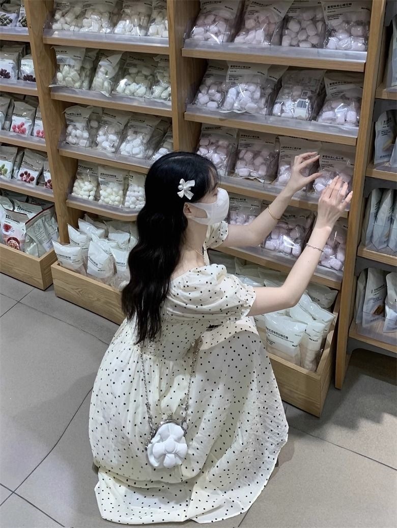 Váy maxi nữ chấm bi phong cách Pháp cổ điển, tay bồng, thắt eo, dài qua gối — Ưu tiên giao hàng tại cửa hàng chi tiết 5