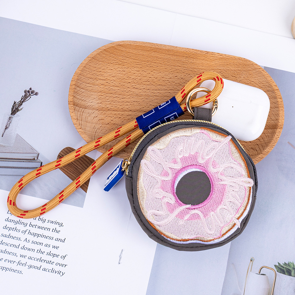 夏の新しい刺繍入りコインポータブル小型バッグ多用途カジュアルデイリー防水収納キーヘッドフォンハンドバッグ