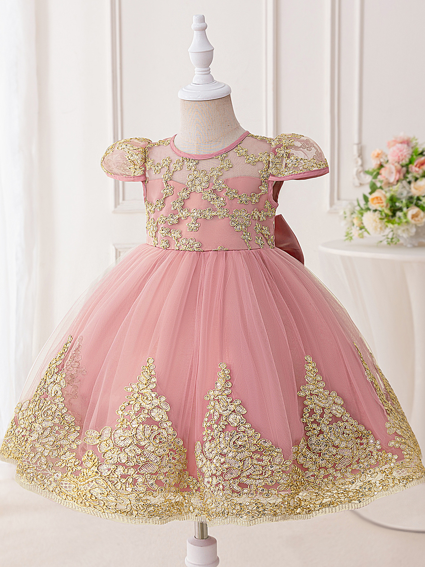 Vestido de niña pequeña y mediana de Amazon, vestido de princesa, vestido de niña de flores occidental bordado, manga voladora pequeña, falda de tutú de malla de lazo grande