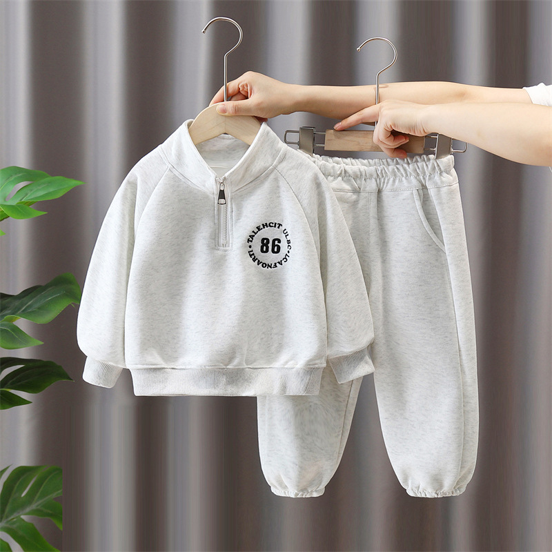 6108 Traje deportivo para niños Ropa de primavera y otoño para niños 2025 Nuevo estilo estilo occidental Otoño fresco y hermoso suéter de dos piezas