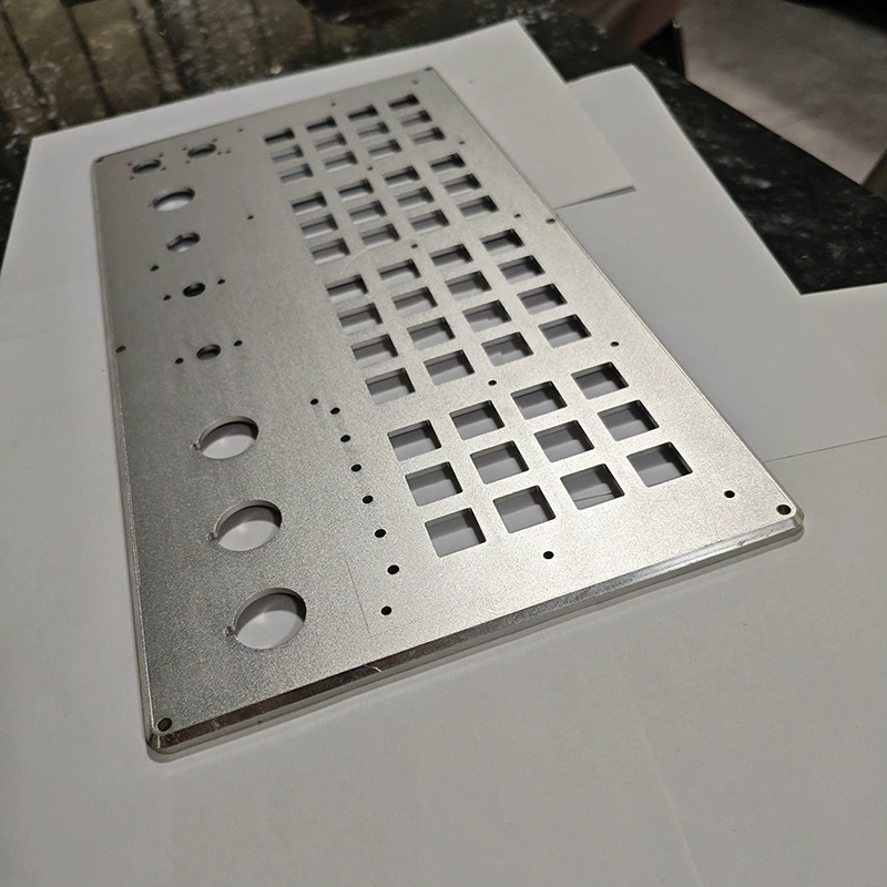Алюминиевый сплав CNC обработка корпус корпусной листовой металлический лазерная резка штампование алюминиевой пластины окисление алюминиевые профили создание форм производителя