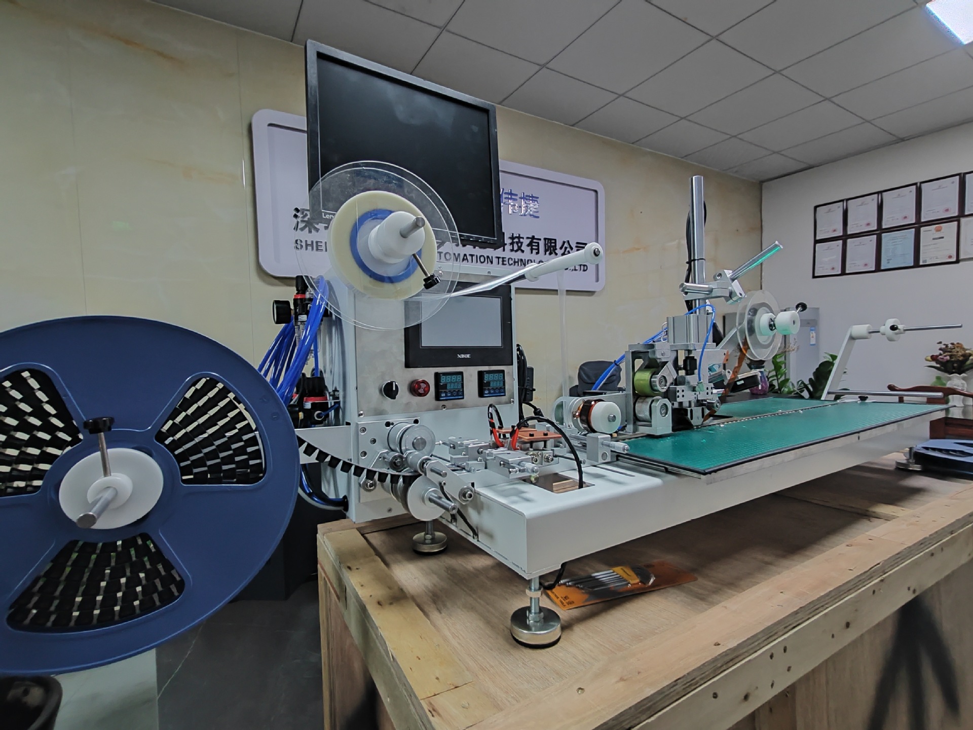 Упаковочная машина Longfang Precision полуавтоматическая