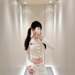 高品质~2025新款土星提花针织开衫V领纽扣长袖刺绣短款百搭外套女