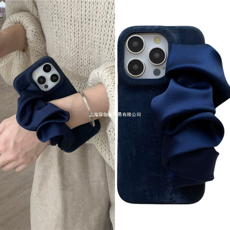 Осенне-зимний персонализированный нишевый плиссированный шелковый ремешок для iPhone 15 Pro Max, чехол для Apple 16 Pro