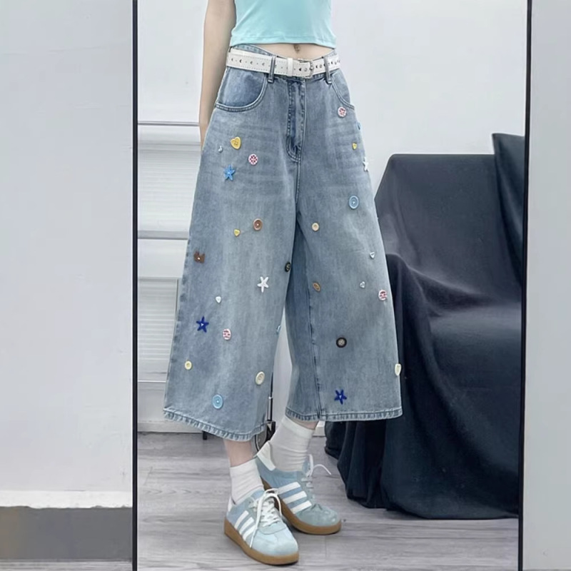 Plus-Size High-Street Colorful Button Design Cropped Denim Shorts for Women, New Spring Style for Curvy Women, Niche Slimming Wide-Leg Pants