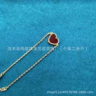 高版本小众爱心项链女新款轻奢锁骨链时尚设计感百搭小红心叠戴
