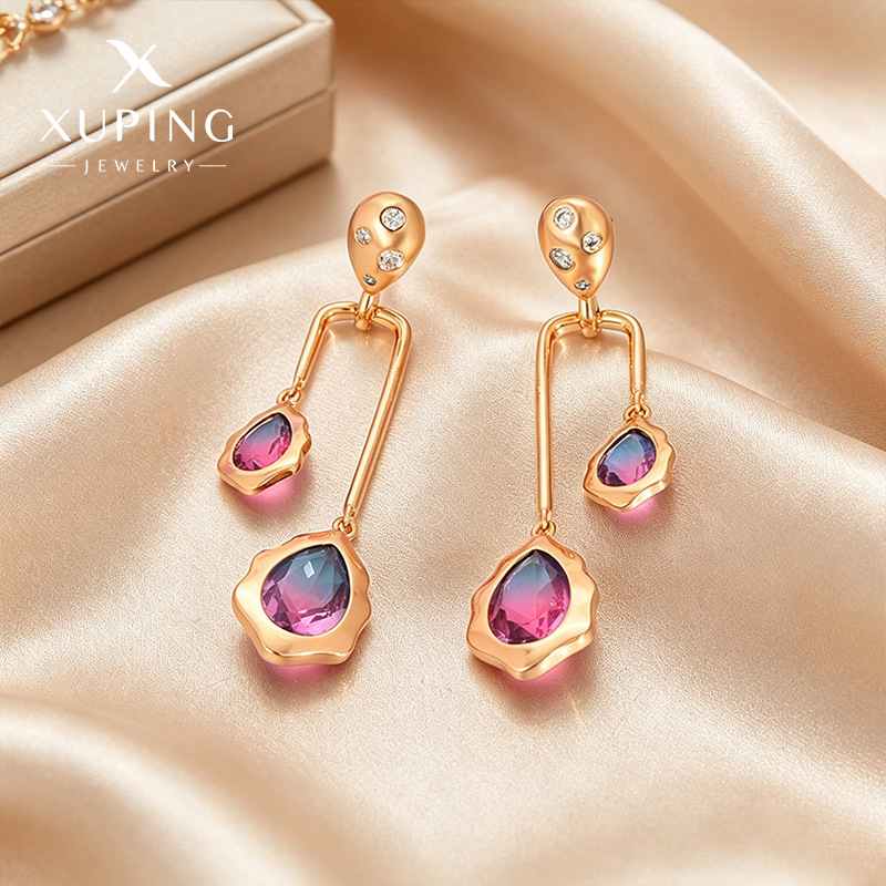 Xuping moda serie de aretes de aretes de lujo ligero tipo gota de agua de geometría aleación de cobre temperamento viento elegante aretes al por mayor mujeres