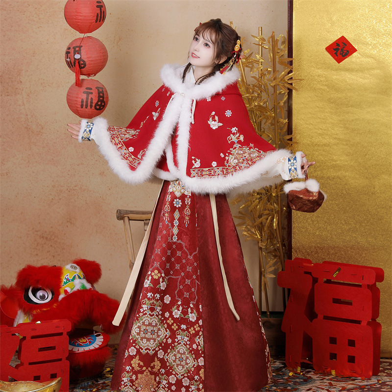 Hanfu Women's 2025 New Winter Daily Improved Robe with Fleece Lining and Thickened Cape for New Year Celebrations