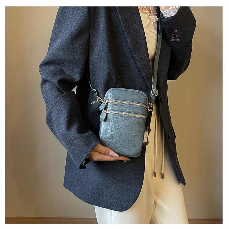 Women's Solid Color Genuine Leather Zipper Phone Wallets display picture 15