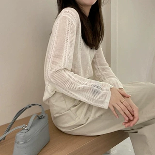 女式圆领轻薄透气镂空长袖罩衫夏季新款韩系简约风格纯色叠搭上衣