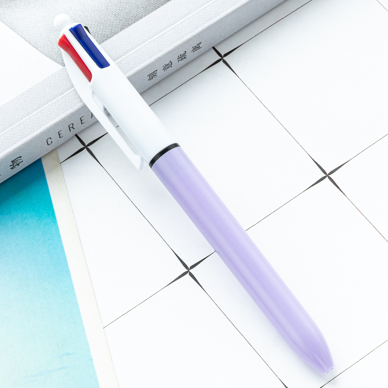 Oficina de aprendizaje de papelería multi-color de la pluma cuatro-en-una mano cuenta trazo clave marcado bolígrafo de plástico bolígrafo