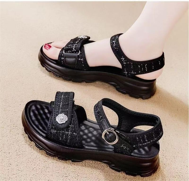 Sandalias deportivas para mujeres 2026 verano nuevo tipo explosivo muffin zapatos de suela gruesa zapatos de playa rojos de estudiantes
