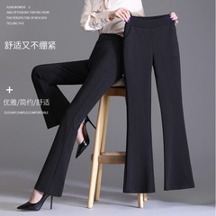 春と秋の新作のレギンスの女性はやせています。