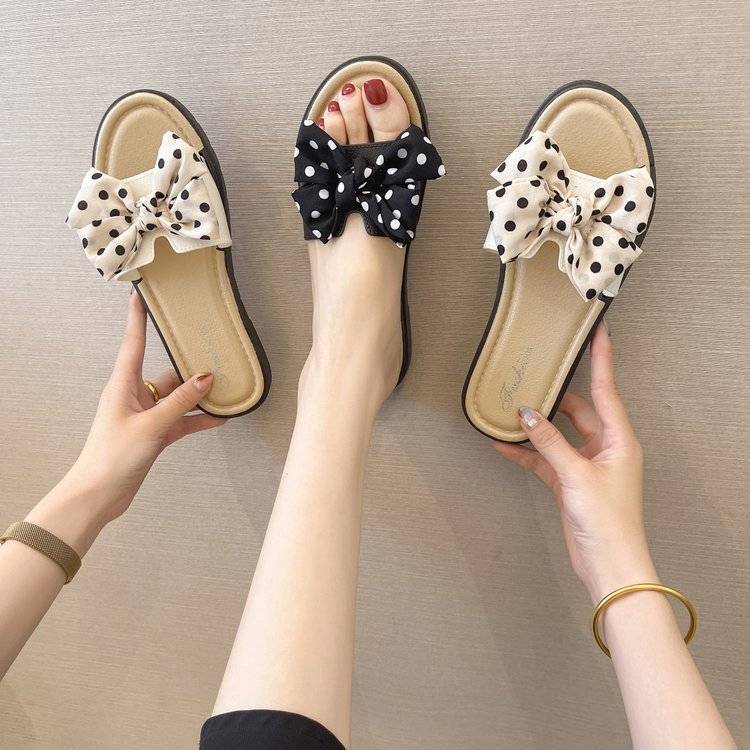 Nuevas pantuflas de mujer para verano, estilo coreano, diseño moderno de mariposa, para uso en exteriores, suela suave antideslizante, sandalias de playa para mujer, venta al por mayor.
