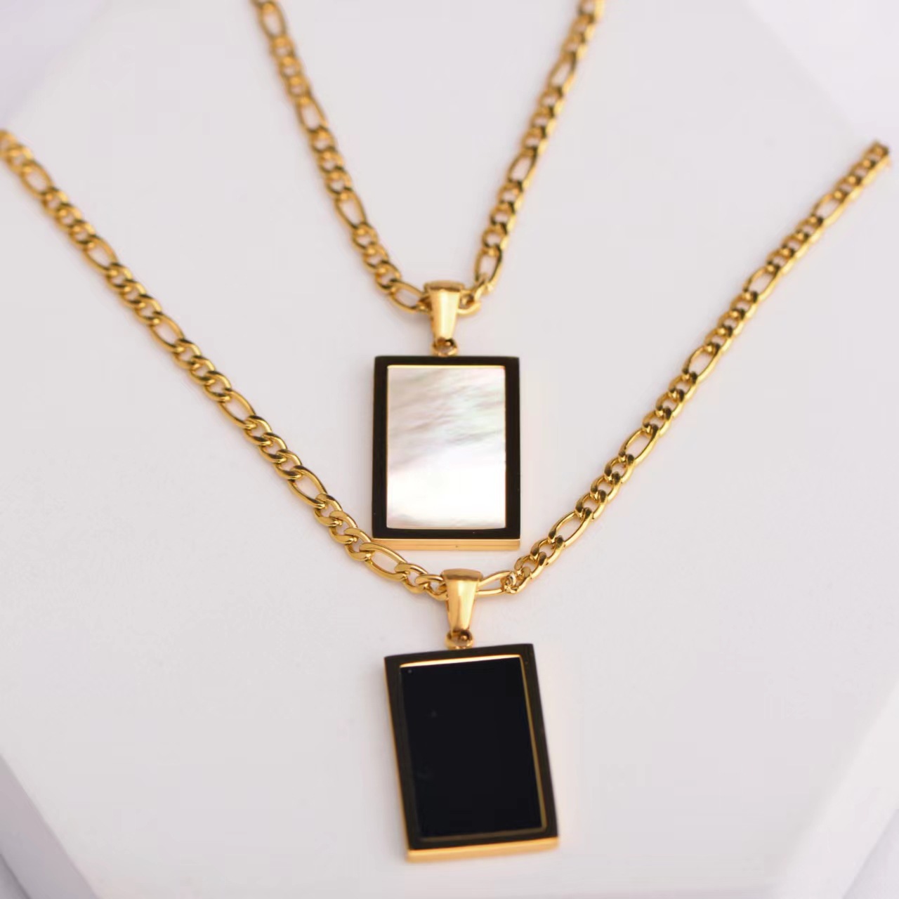 PVD Coated Real Gold Plated 18K Gold Rectangle Stainless Steel Simple Style Waterproof Non Tarnish 304 Stainless Steel Pendant Necklace display picture 3