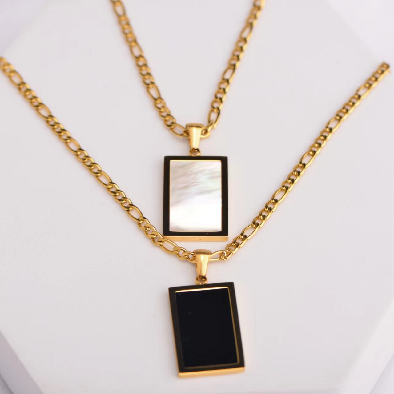 Stainless Steel 18K Gold Plated Simple Style Inlay Rectangle Shell Pendant Necklace display picture 3