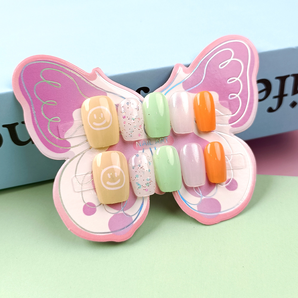 10 piezas de uñas sonrientes para niñas, pegatinas de uñas para niñas de fantasía, niños de 10 a 18 años que usan uñas falsas