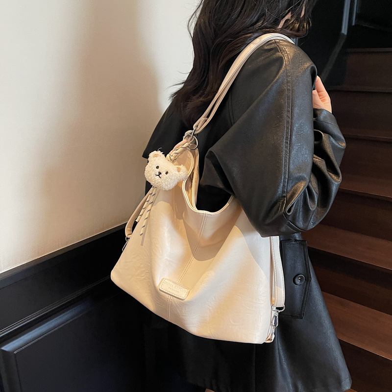 Bolsa de hombro retro transfronteriza de cuero suave de gran capacidad bolsa de cubo de agua para mujeres 2025 nueva simple mochila de viaje ocio