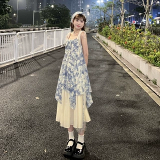 雏菊吊带连衣裙女夏季2026年新款感仙气度假油画风甜美碎花长裙
