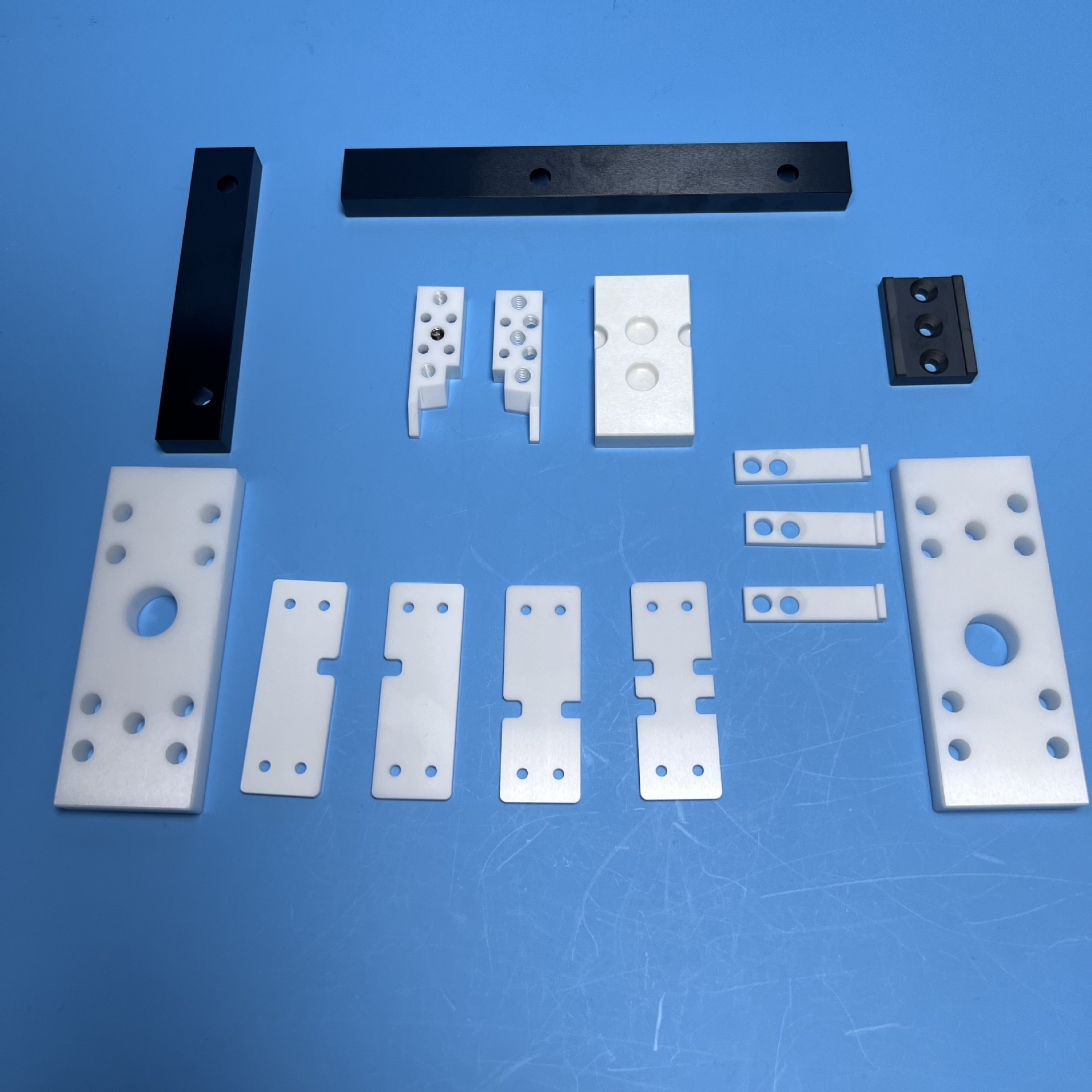 99氧化铝陶瓷棒轴加工氧化铝陶瓷柱塞陶瓷异形件结构件制作