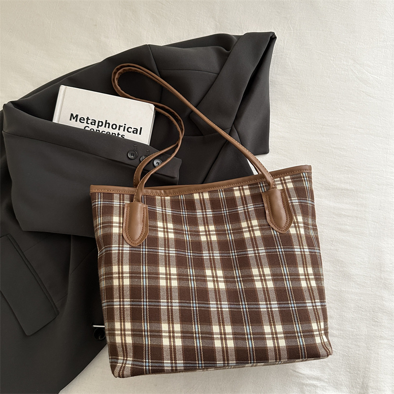 Alta sensación de gran capacidad bolso de brazo para mujeres 2024 nueva moda de invierno bolso de hombro cuadrado bolso de viaje encantador